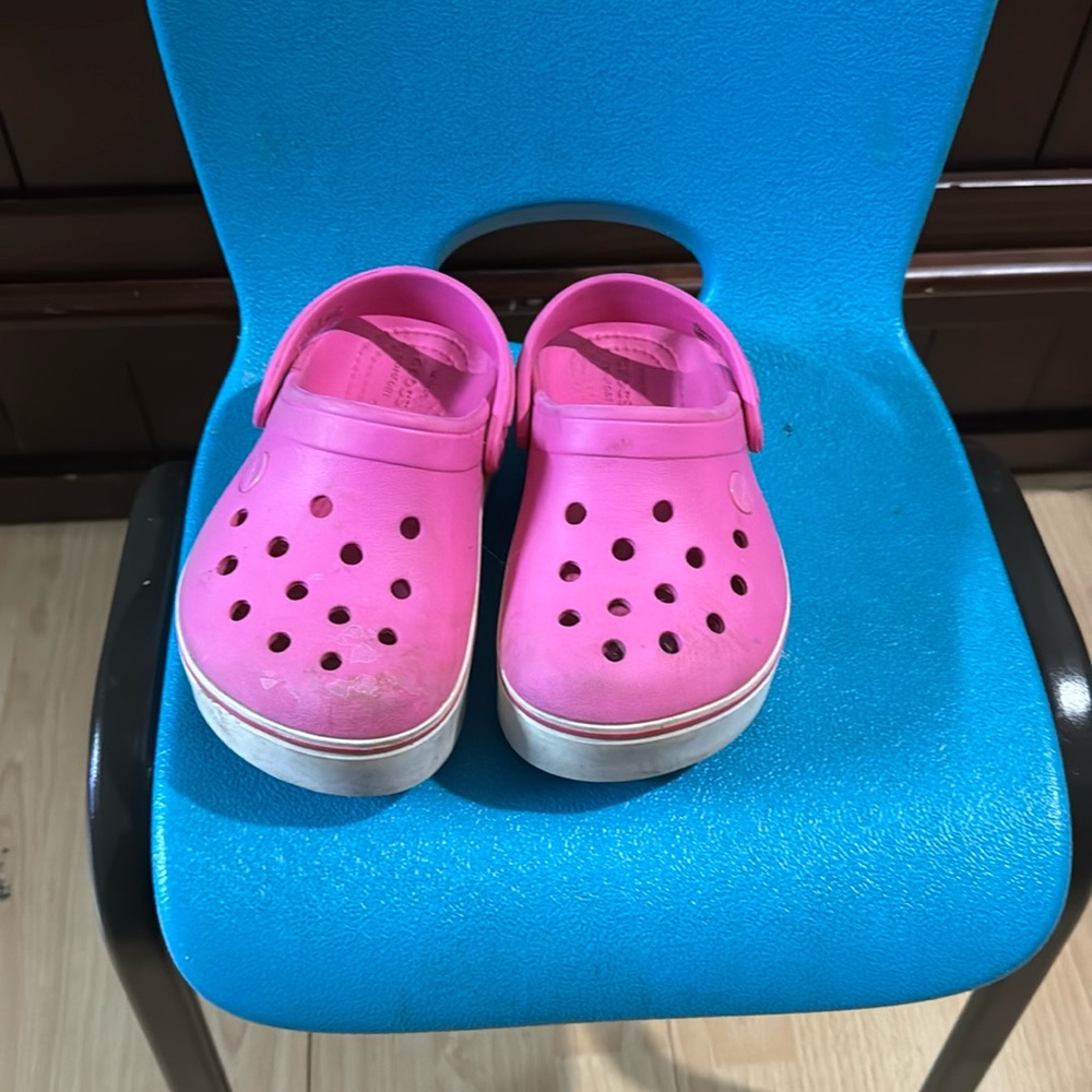 Girls crocs